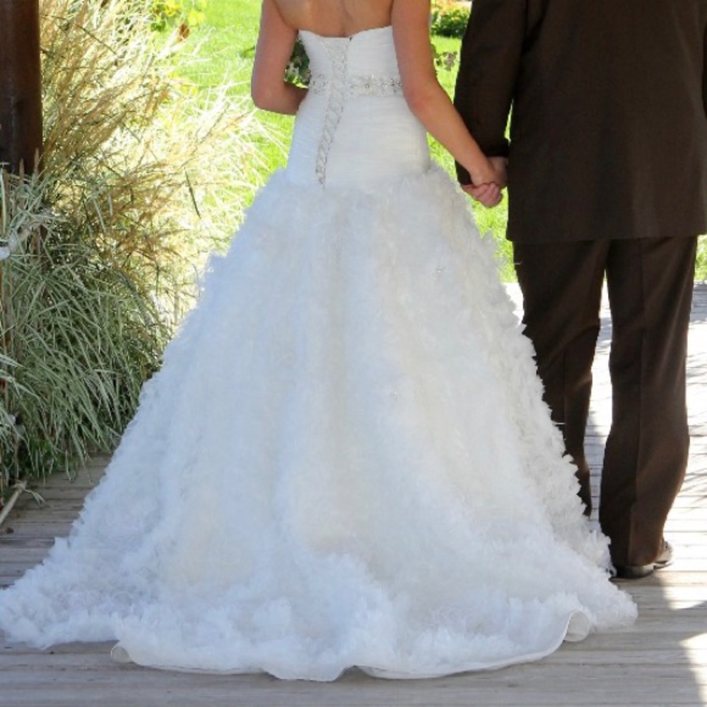 💖💐David Tutera Wedding gown🌸💕 - Picture 3 of 15
